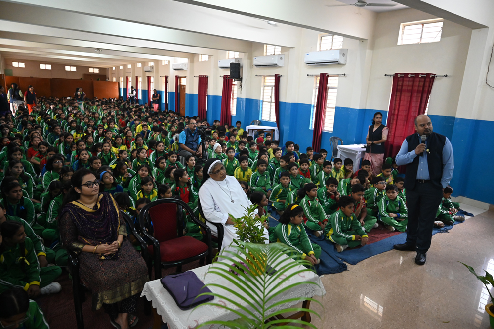 YOUTH IDENTHOW